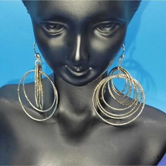 📦 Gold tone link circles slinky style earrings ✨️ 💛 - Picture 13 of 13